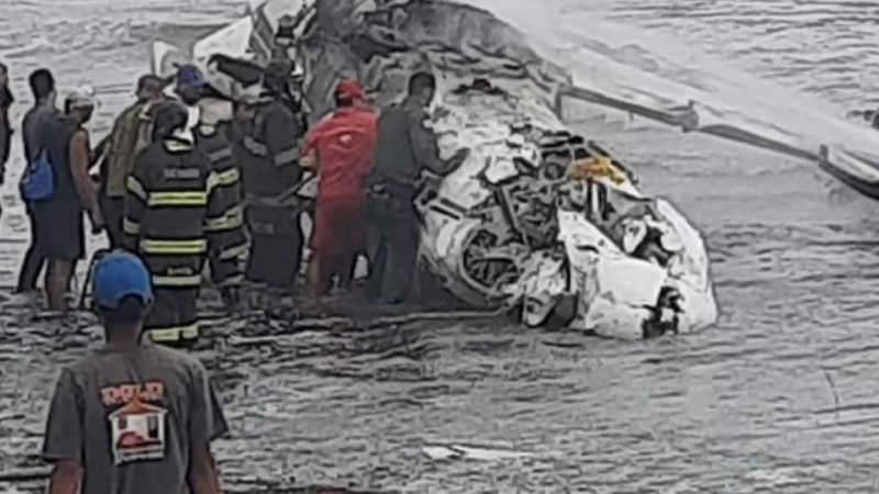 Piloto morre em acidente aéreo em Ubatuba após jatinho ultrapassar pista e explodir