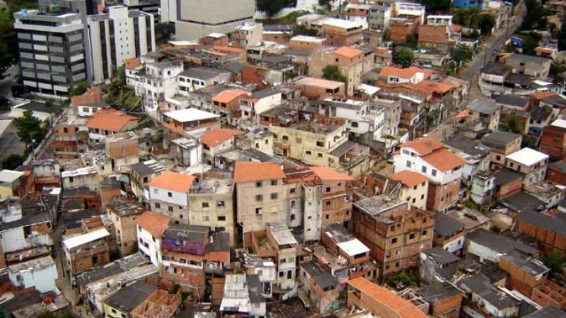 Homem é baleado ao tentar roubar morador de rua em Salvador e é socorrido no Caminho das Árvores