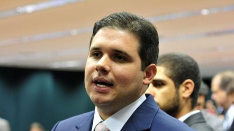 Lula recebe Hugo Motta e Davi Alcolumbre no Planalto para diálogo institucional.