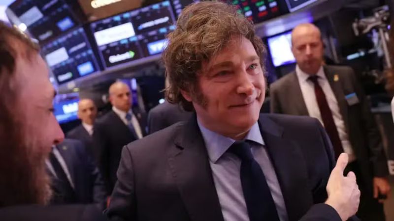 Milei responde a escândalo de criptomoedas: ‘É como ir ao cassino e perder dinheiro’