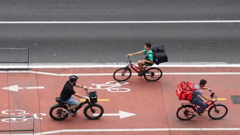 Moradores de SP deslocam-se menos e uso de transporte individual supera o coletivo, aponta pesquisa