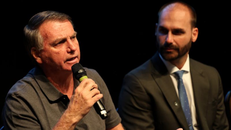 Eduardo Bolsonaro diz que brasil sairia da OMS em novo governo de Jair Bolsonaro