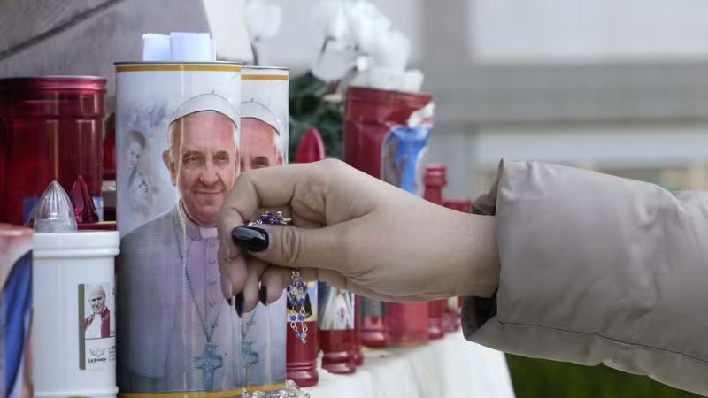 Papa Francisco Apresenta Ligeira Melhora Após Noite de Sono Tranquila