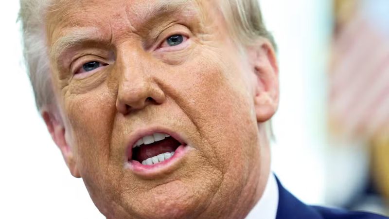 Trump recorre à Suprema Corte para demitir chefe de agência independente