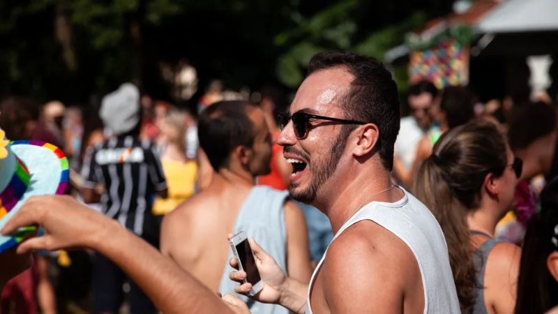 Como proteger seu celular no Carnaval antes, durante e depois da folia