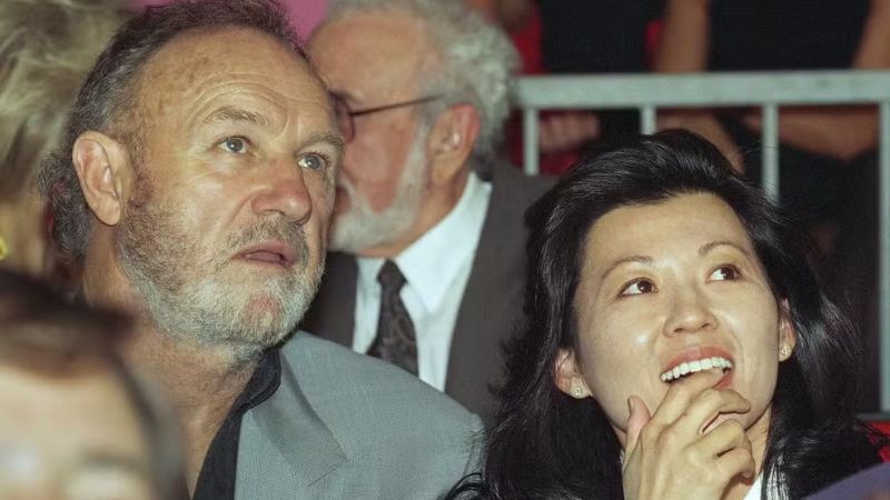 Investigações sobre mortes de Gene Hackman e sua esposa aguardam novos detalhes