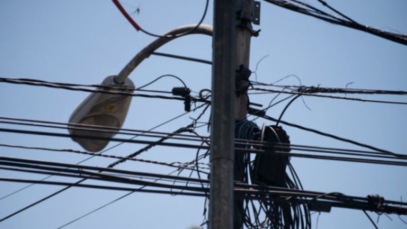 Operação Gatonet: Coelba remove 837 quilos de fiação clandestina em Pernambués