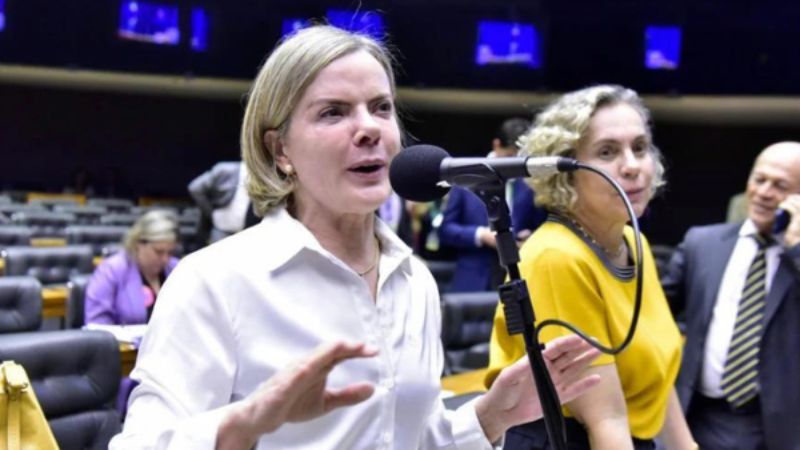 Gleisi Hoffmann pode ser anunciada Ministra no evento de aniversário do PT, diz coluna