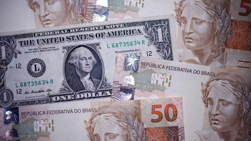 Dólar cai de R$ 6,15 para R$ 5,75: entenda os 4 fatores por trás da sequência de quedas