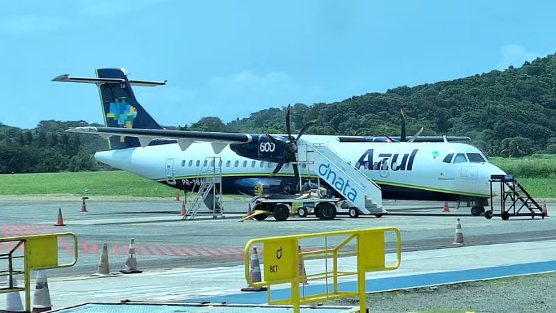 Turbulência severa em voo da Azul causa pânico e deixa comissária ferida