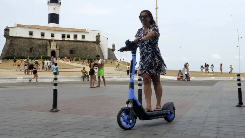 Patinetes elétricos em Salvador alcançam quase 70 mil viagens e operação é expandida para novos bairros