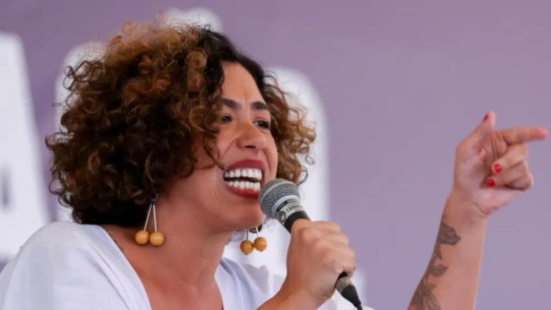 Deputada do PSOL propõe auxílio emergencial para brasileiros deportados