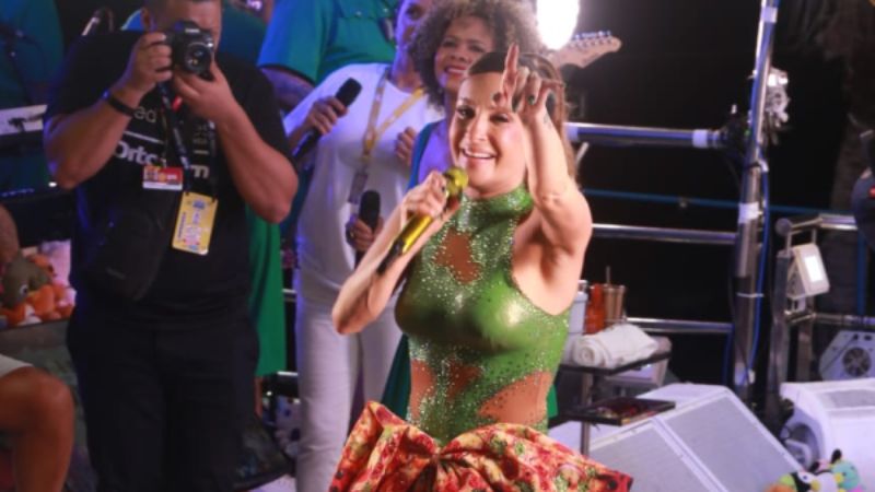 Claudia Leitte confirma trio sem corda e outras apresentações no Carnaval de Salvador 2025
