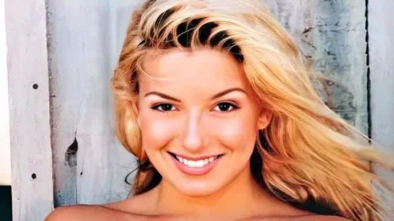 Musa dos anos 90, Regininha retorna ao mercado de trabalho como massagista em busca de melhores condições financeiras