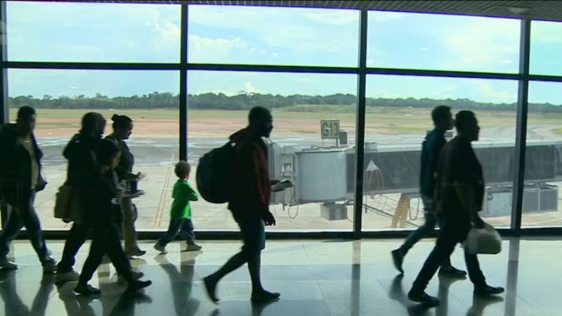 Novo voo com brasileiros deportados dos EUA chega a Fortaleza nesta sexta-feira