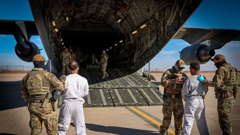 Governo Trump envia imigrantes sem antecedentes criminais para Guantánamo, dizem entidades de direitos civis