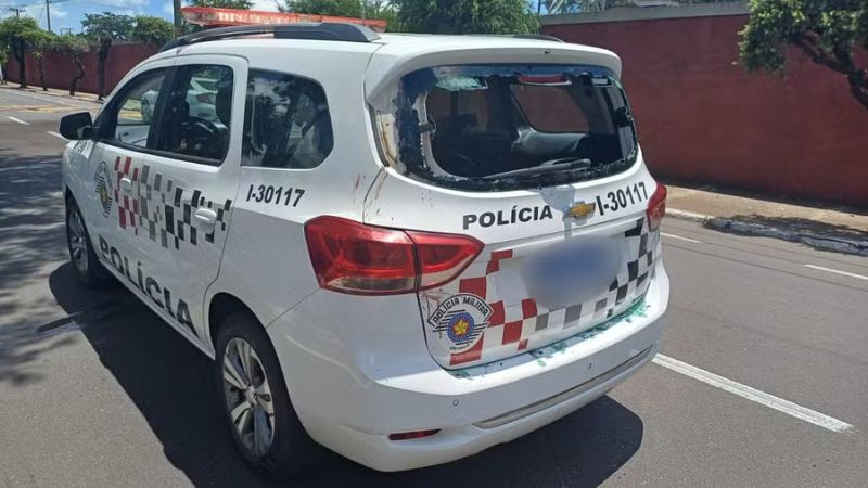 Homem algemado quebra vidro de viatura, tenta fugir e morre ao cair de pontilhão em SP