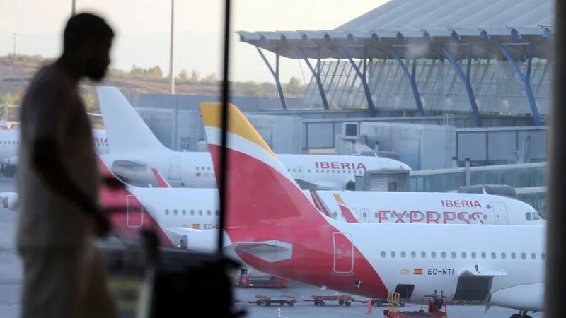 Piloto da Iberia sofre reação alérgica após picada de aranha durante voo entre Düsseldorf e Madri