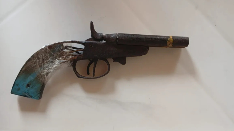 Polícia encontra revólver antigo durante policiamento no Pré-Carnaval de Salvador