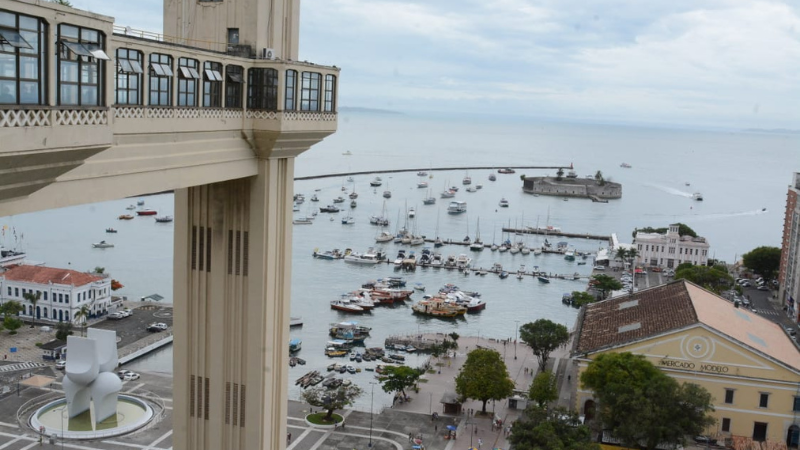 Elevador Lacerda volta a operar nesta terça após reforma