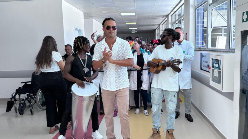 Alegria e música no HGRS: Timbalada transforma setor de Hemodiálise com visita especial
