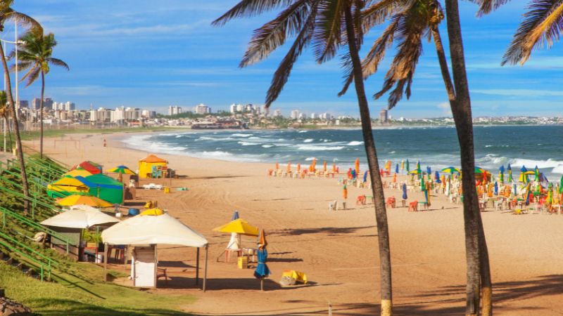 Abaixo-assinado pede proibição de caixas de som nas praias de Salvador