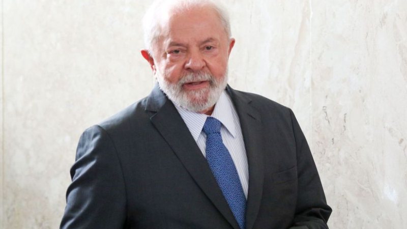 Lula desembarca no Vietnã para estreitar relações comerciais com o país asiático