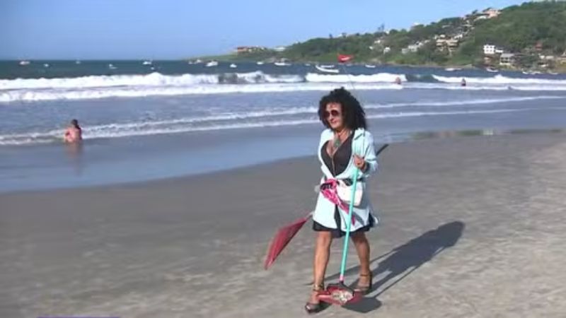Gari de salto alto inspira cuidados com a praia em Garopaba