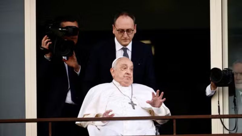 Papa Francisco enfrentou momentos críticos durante internação e segue em recuperação