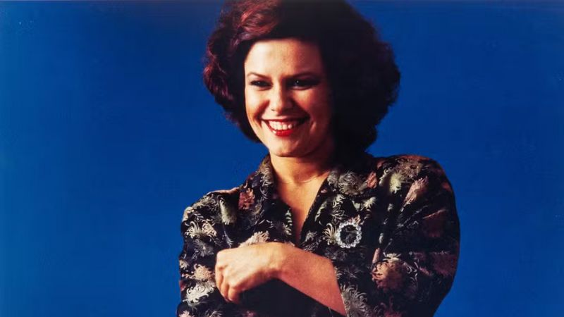 Elis Regina: 80 anos de uma voz eterna e uma discografia de referência