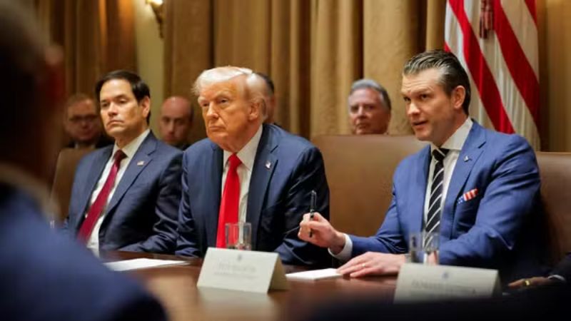 Mensagens vazadas revelam discussões de guerra no governo Trump