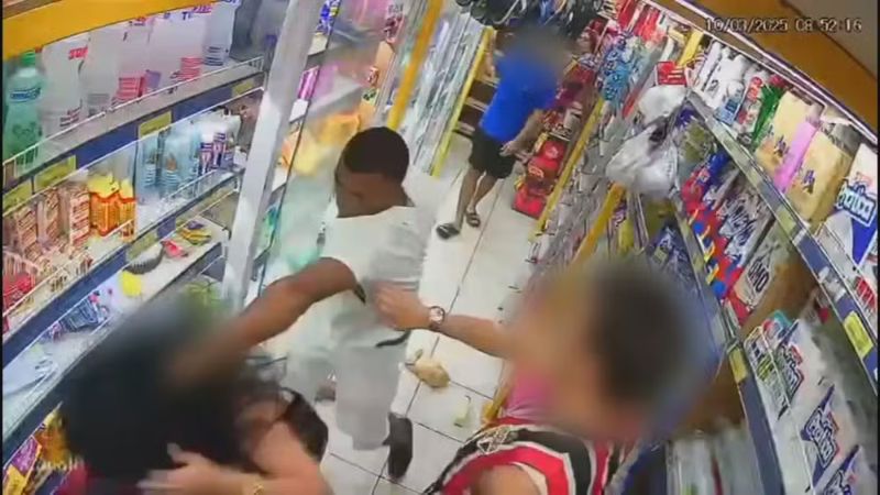 Homem é preso por agredir namorada em mercado no Centro de São Paulo
