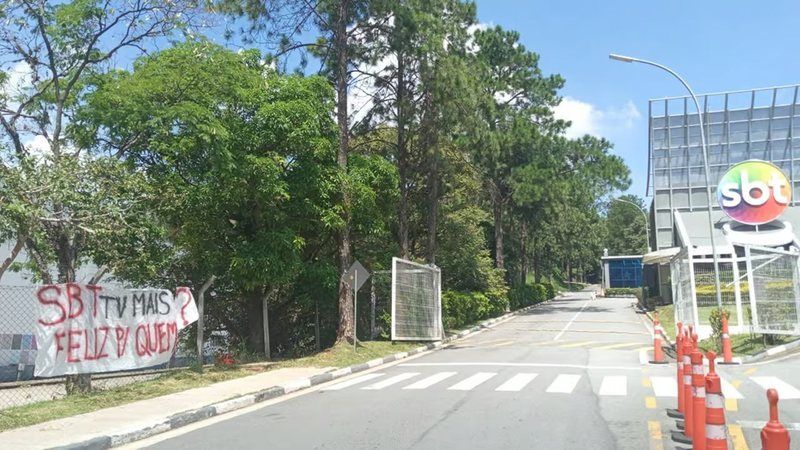 Funcionários do SBT protestam contra possível corte de benefício