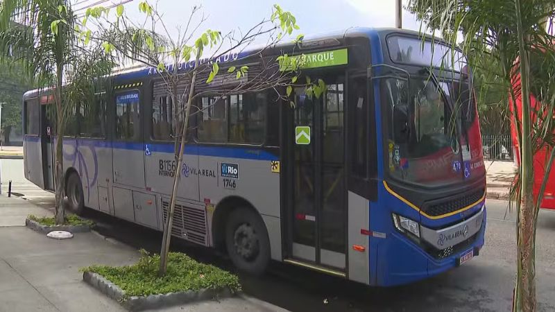 Sequestro de ônibus na Avenida Brasil termina com prisão de criminoso