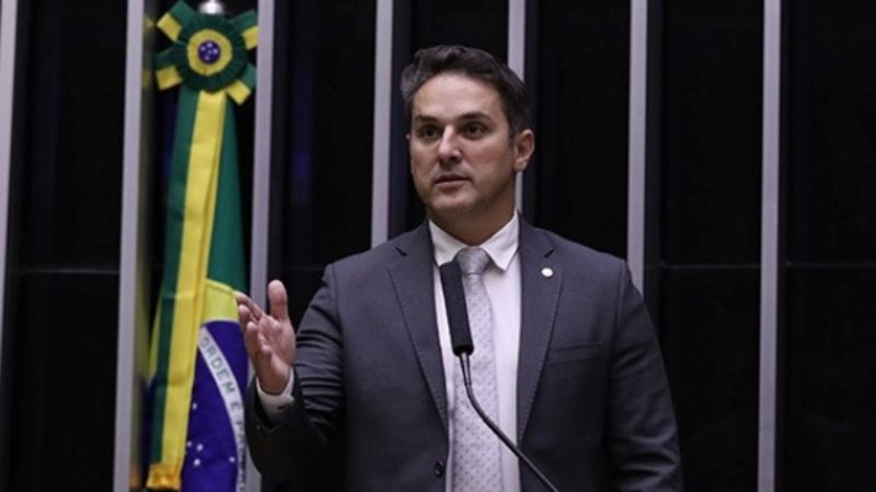 Eduardo Bolsonaro anuncia licença e indica Zucco para Comissão de Relações Exteriores