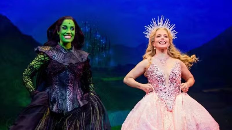 Comportamento de fãs de Wicked em SP gera críticas por gritos e cantoria durante sessões