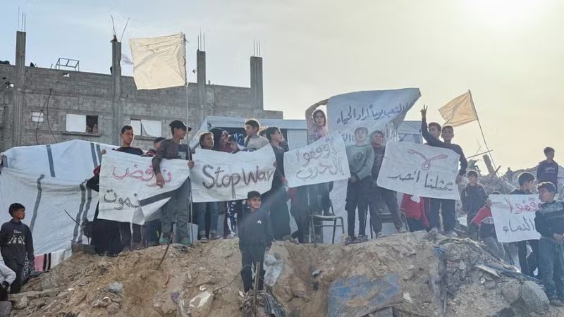 Palestinos protestam contra o Hamas e pedem fim da guerra em Gaza