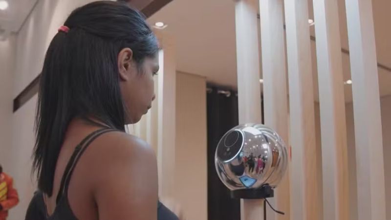 Worldcoin despenca 50% e brasileiros veem renda prometida se esvair