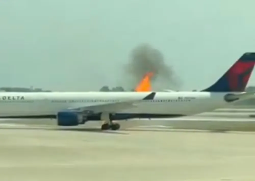 Avião pega fogo em Orlando e passageiros evacuam aeronave; confira detalhes