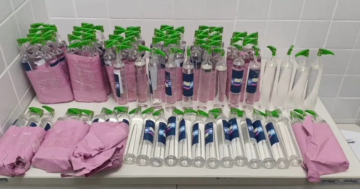 Polícia apreende frascos de lança-perfume em transportadora de Feira de Santana