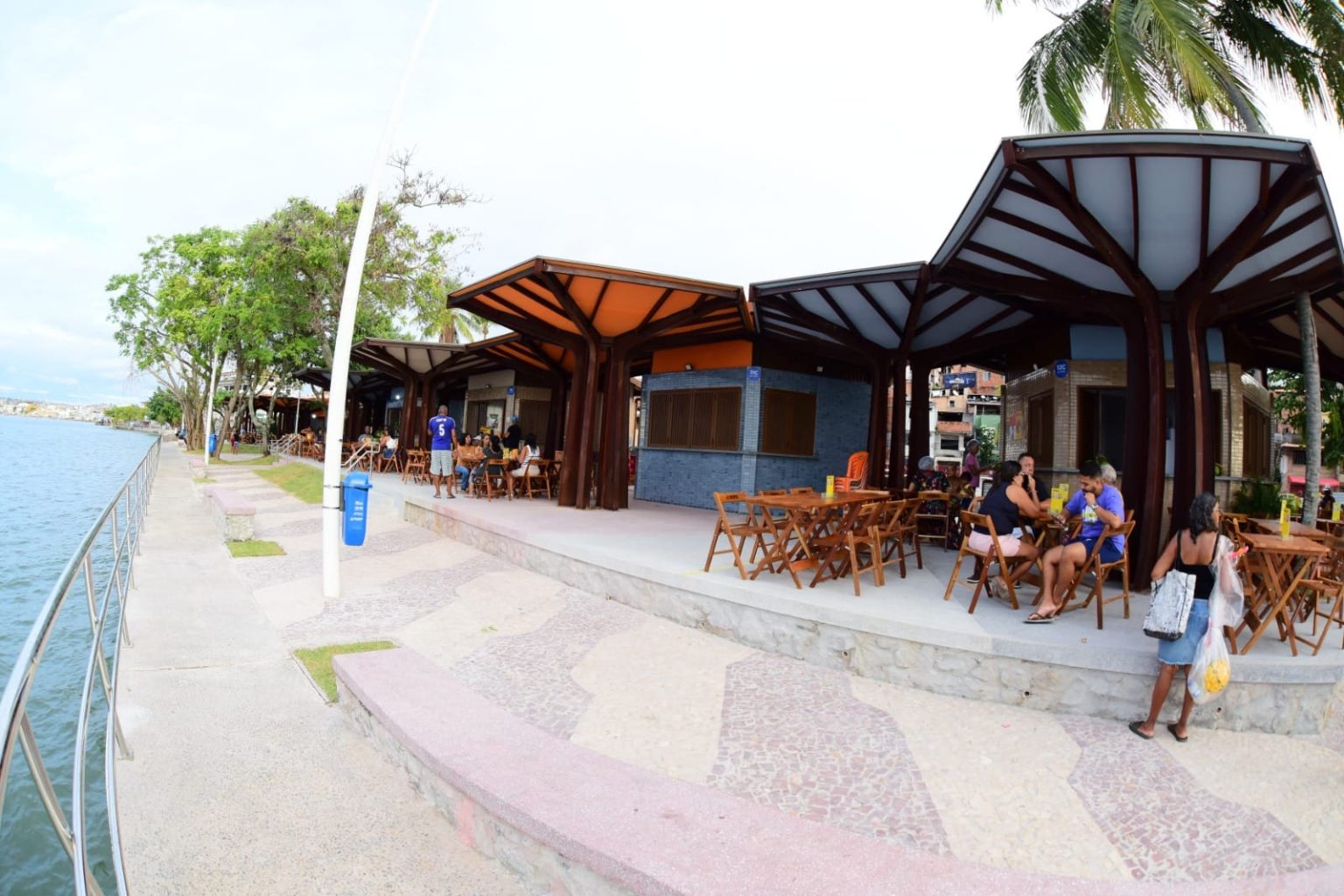 Prefeitura entrega novo Porto da Lenha com 15 quiosques para comerciantes e áreas de lazer para a população