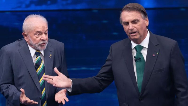 Bolsonaro lidera intenções de voto para 2026 mesmo inelegíve