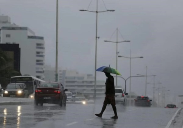 Inmet emite alerta laranja para chuvas intensas em Salvador e cidades da Bahia