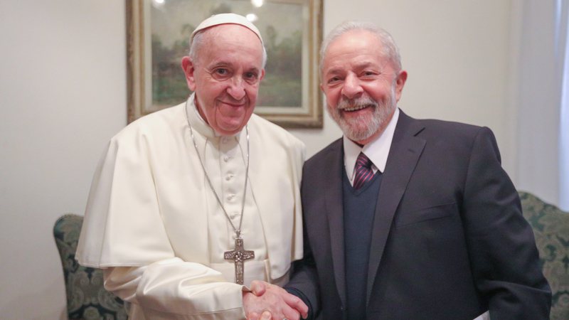 Lula e Janja viajarão a Roma para funeral do Papa Francisco
