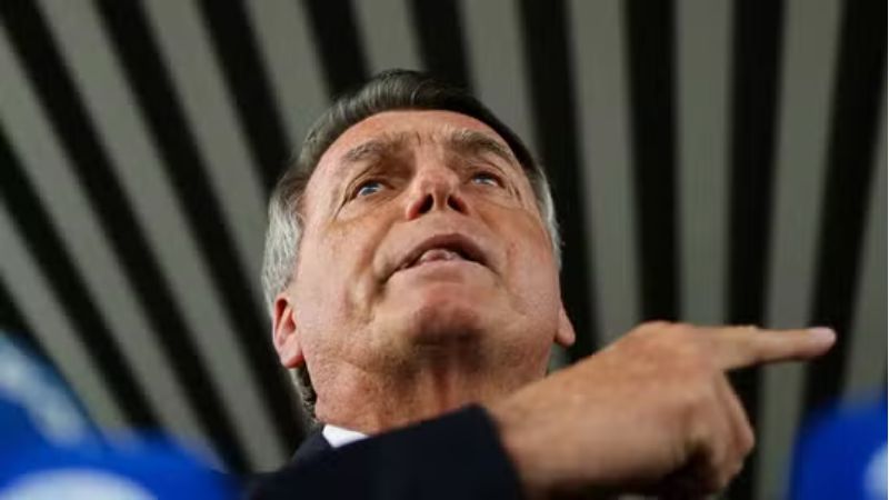 Bolsonaro segue estável e apresenta melhora nos exames laboratoriais