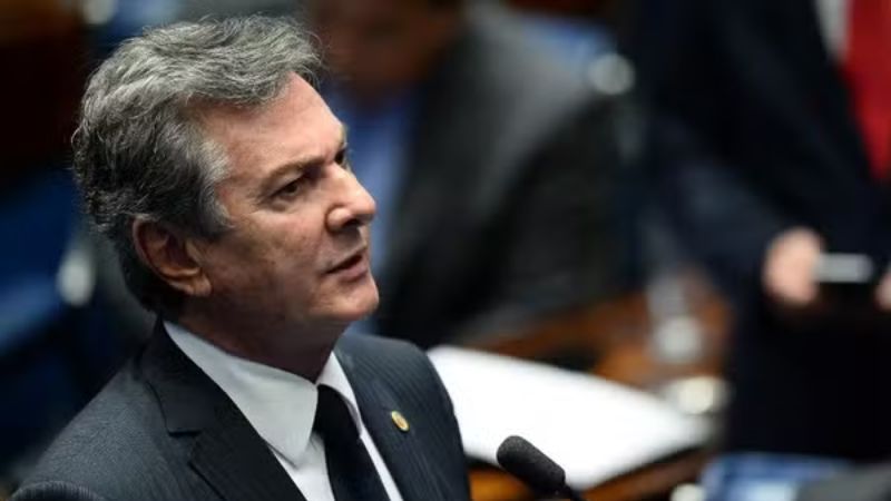 Moraes solicita mais documentos para avaliar pedido de prisão domiciliar de Collor