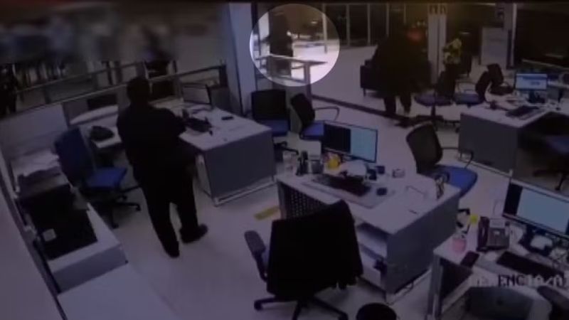 Vídeo mostra segurança atirando em cliente dentro de banco na Bahia; homem morreu e vigilante foi preso