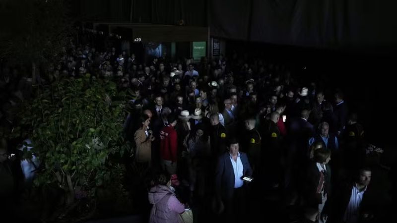 Espanha e Portugal enfrentam apagão de energia elétrica