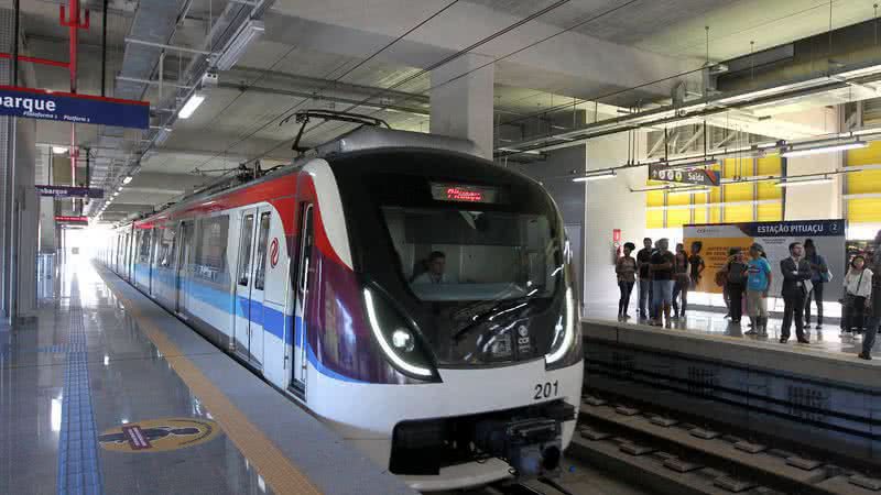Bruno Reis sanciona lei que cria “vagão rosa” exclusivo para mulheres no metrô de Salvador