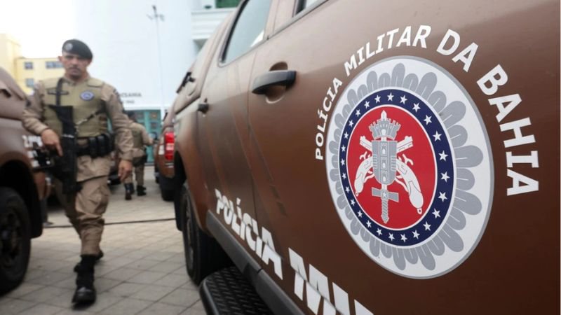 PM remove barricadas montadas no bairro de Saramandaia